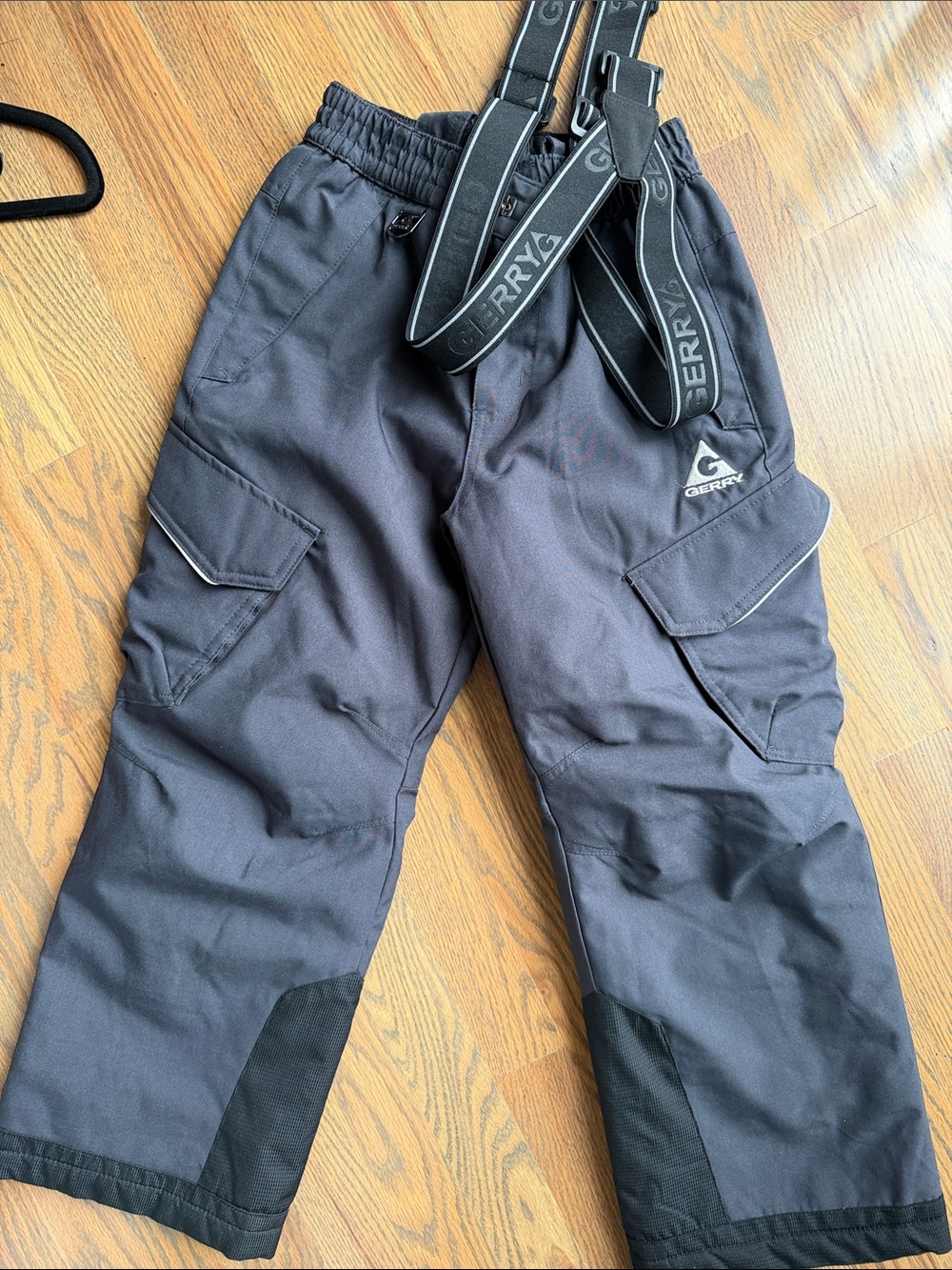 Kids Insulated Snow Pants with Cargo Pockets and detachable suspenders - Small